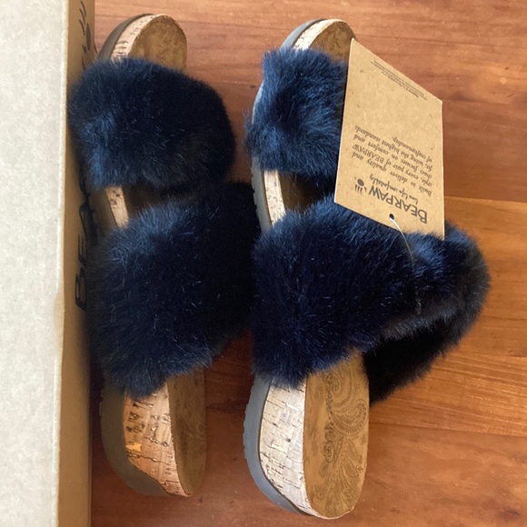 BearPaw Analia fuzzy sandals - Picture 6 of 11